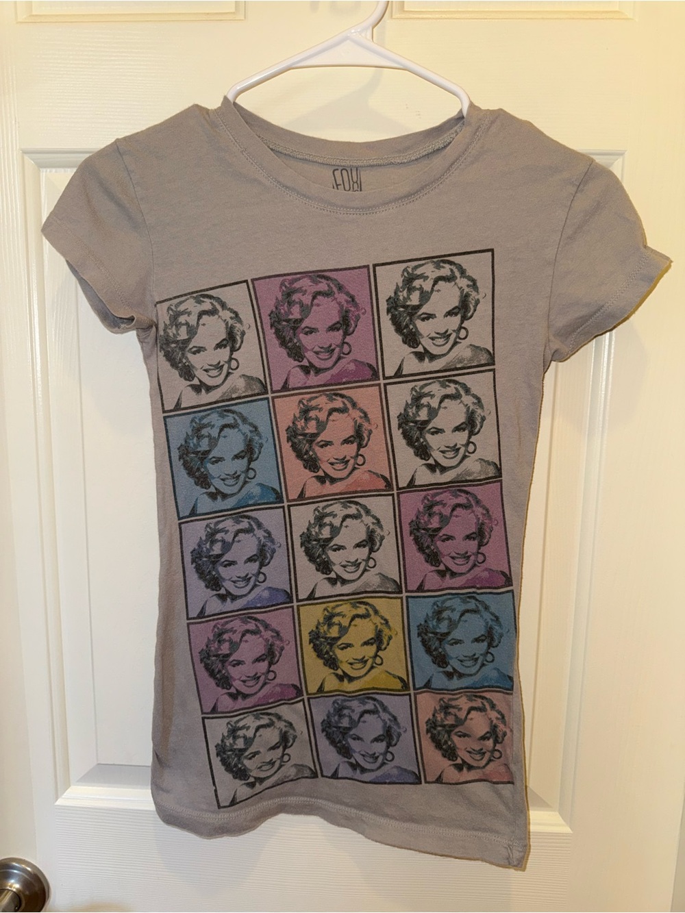 Marilyn Monroe Short-Sleeve Graphic Tee in Gray with Multicolor Pop-Art
